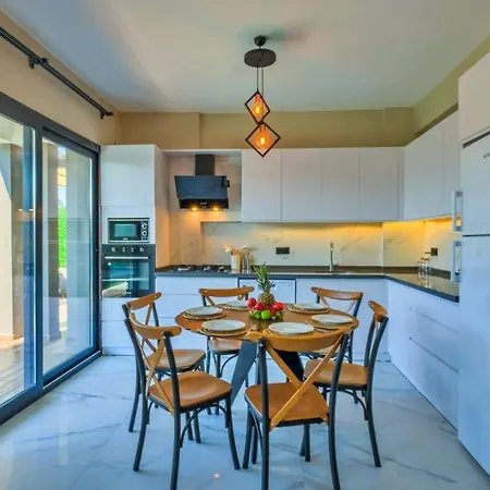 4 Bedroom - 2159 * 페티예