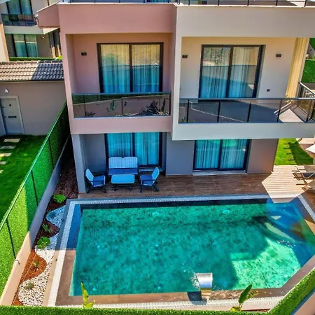 4 Bedroom - 2159 * 페티예